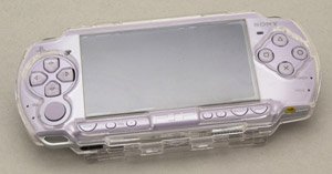 写真：PSP-2000専用クリスタルハードケース（CPA-P2KCW）