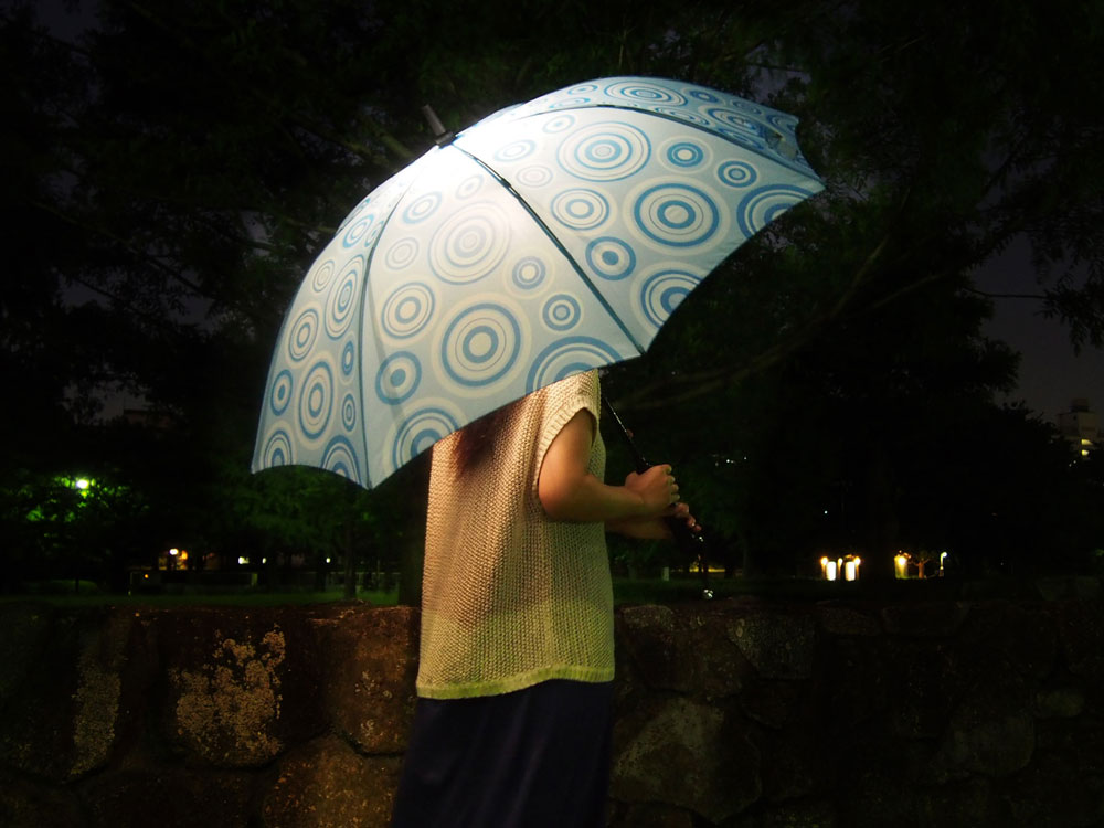傘全体がやさしく光って安心！女性にやさしい使いやすさ！光る ...